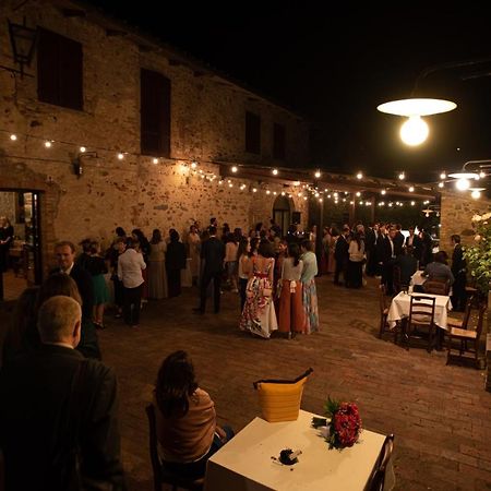 Albergo Ristorante Da Vestro Monticiano Exterior photo