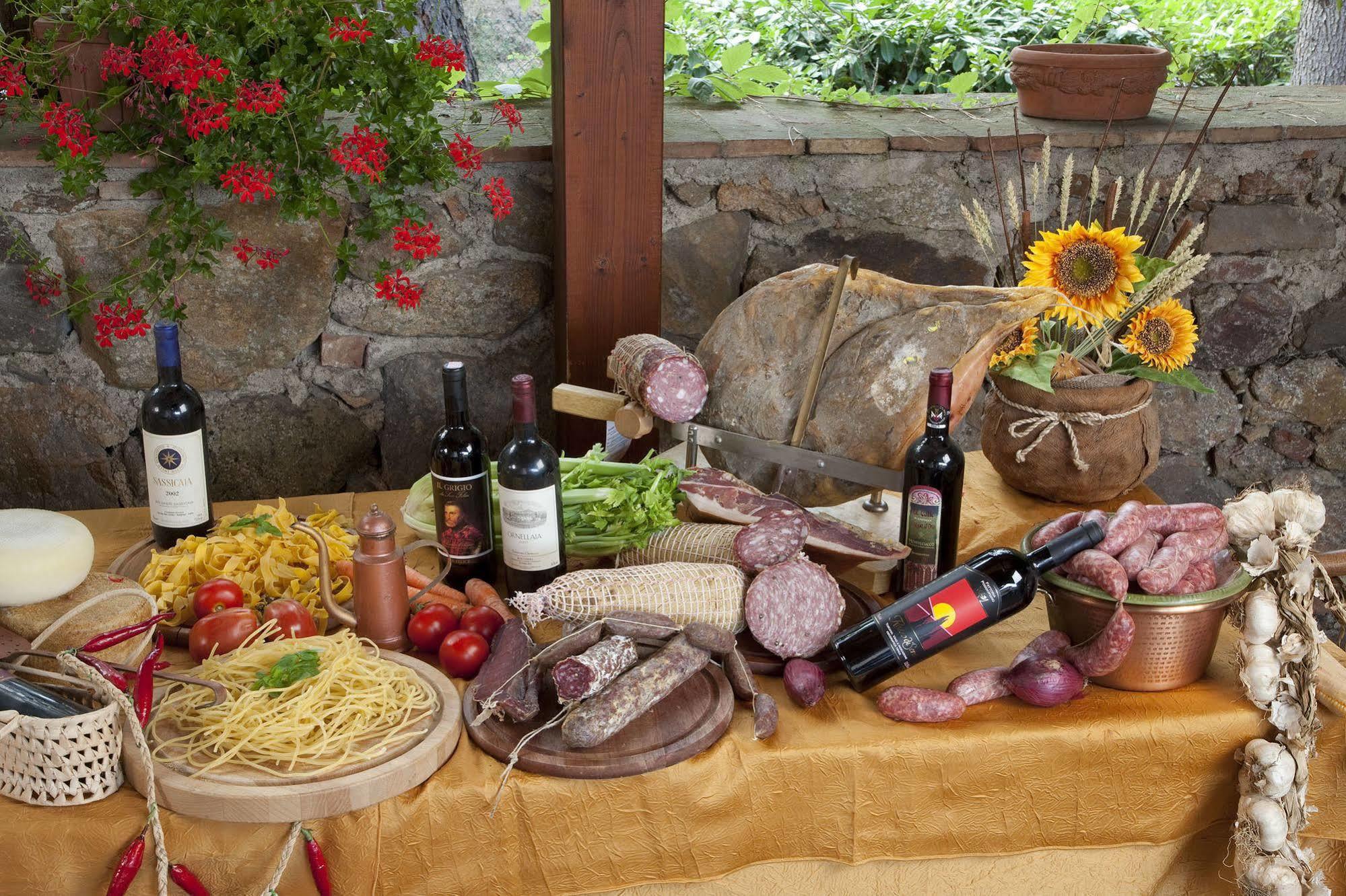Albergo Ristorante Da Vestro Monticiano Exterior photo