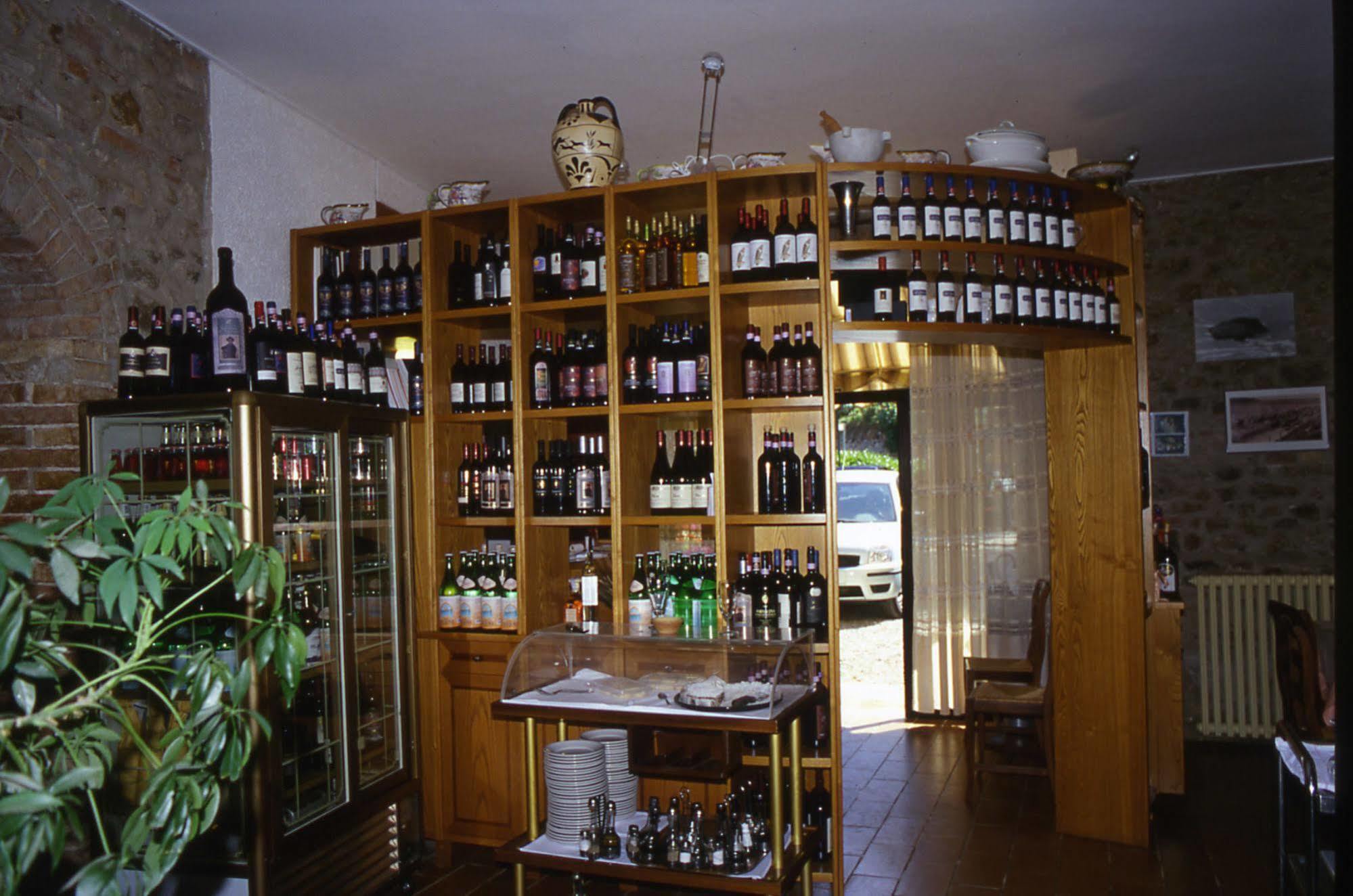 Albergo Ristorante Da Vestro Monticiano Exterior photo
