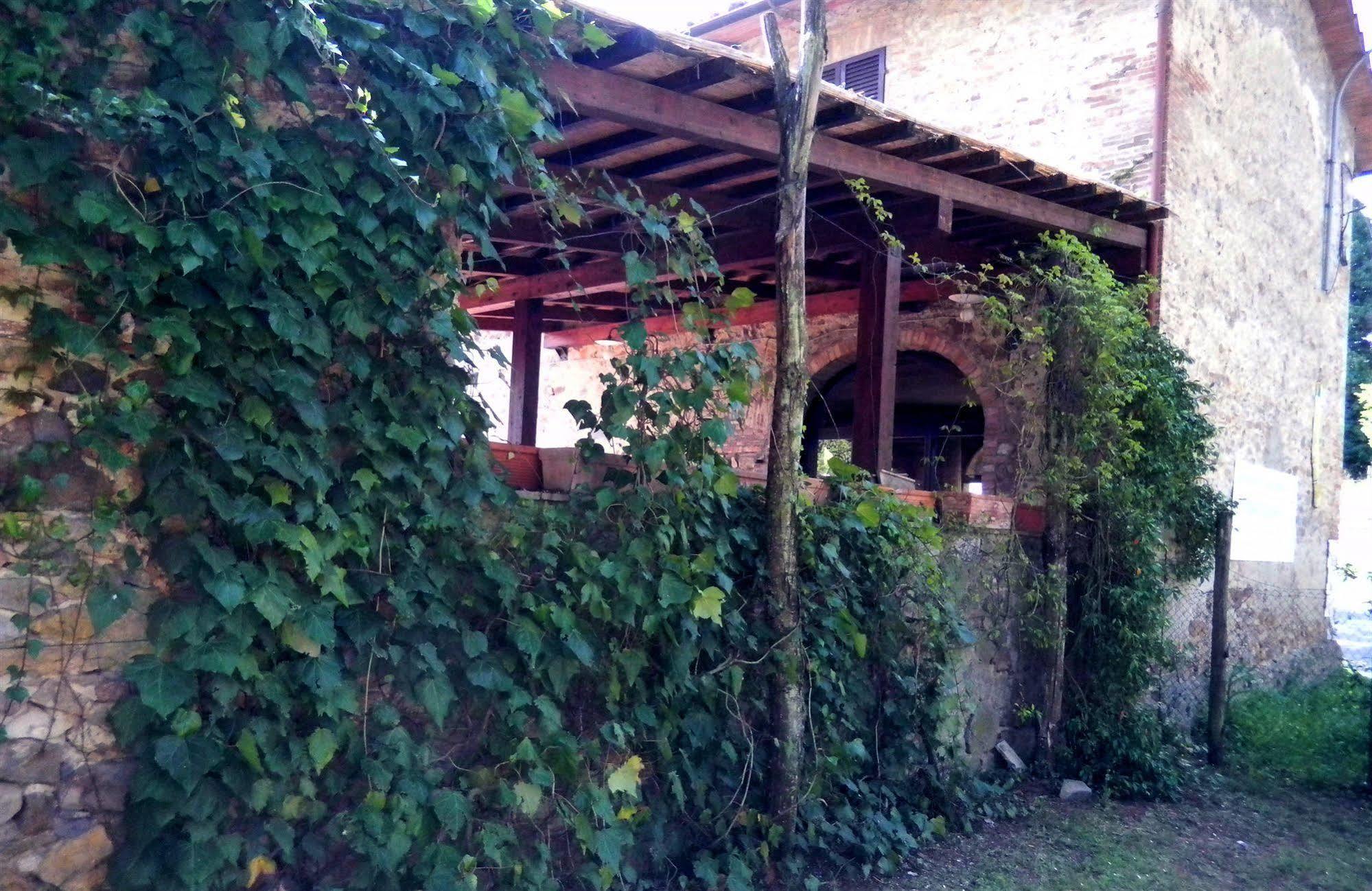 Albergo Ristorante Da Vestro Monticiano Exterior photo